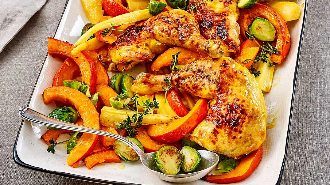 Ofen-Hähnchen mit Orange, Kürbis und Rosenkohl - Foto: LECKER @ Bauer Media Group Ofen-Hähnchen mit Orange, Kürbis und Rosenkohl - Foto: LECKER @ Bauer Media Group