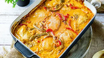 Ofen-Hähnchen in Paprika-Rahm Rezept - Foto: ShowHeroes für LECKER @ Bauer Media Group Ofen-Hähnchen in Paprika-Rahm Rezept - Foto: ShowHeroes für LECKER @ Bauer Media Group