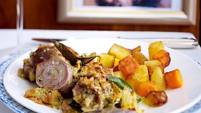 Ofen-Kalbsröllchen mit Sbrinz-Brösel-Füllung Rezept - Foto: LECKER @ Bauer Media Group