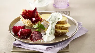 Ofen-Kartoffeln und rote Bete im Salzbett gegart Rezept - Foto: LECKER @ Bauer Media Group