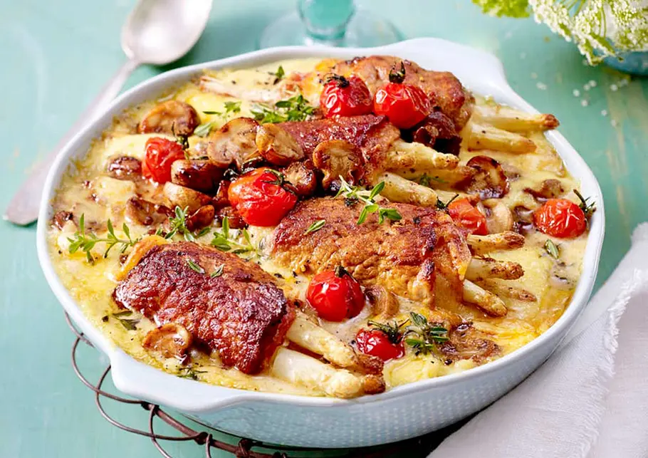 Ofen-Knüller: Schnitzel-Spargelröllchen in cremiger Soße Rezept
