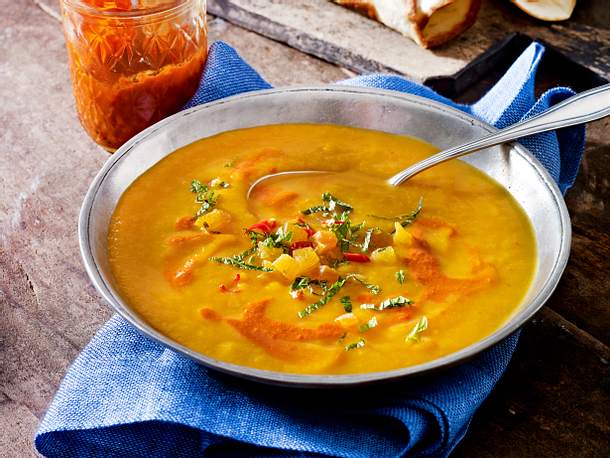 Ofen-Kürbissuppe mit Harissa Rezept
