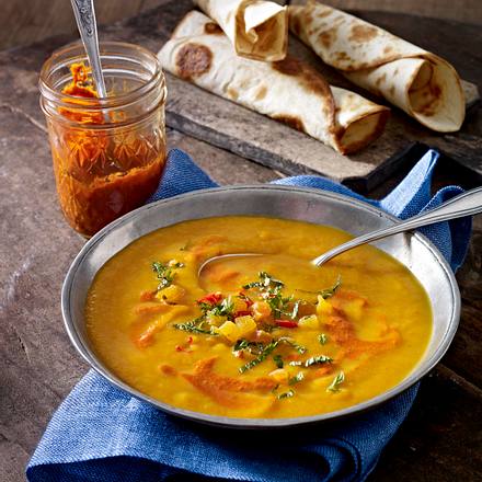 Ofen-Kürbissuppe mit Harissa Rezept Ofen-Kürbissuppe mit Harissa Rezept
