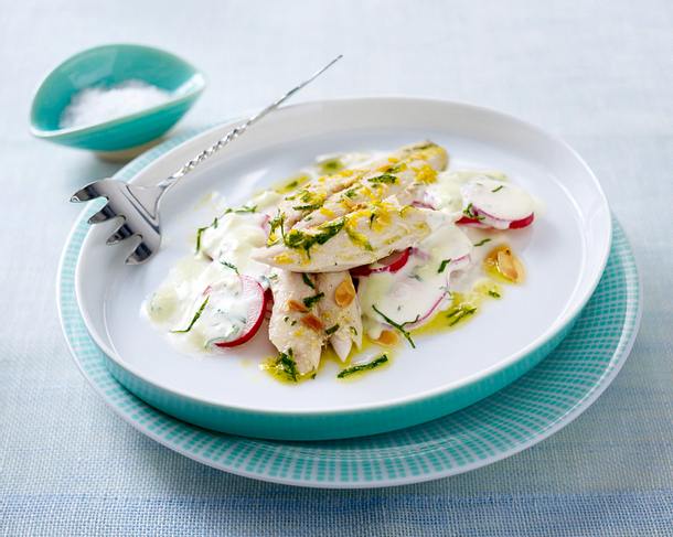 Ofen-Makrele auf scharfem Radieschensalat Rezept Ofen-Makrele auf scharfem Radieschensalat Rezept