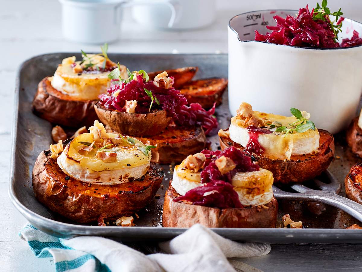 Ofen-Raclette auf Süßkartoffeln Rezept