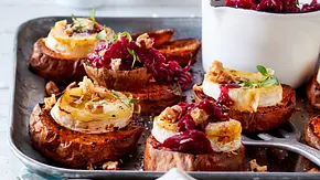 Ofen-Raclette auf Süßkartoffeln Rezept - Foto: LECKER @ Bauer Media Group Ofen-Raclette auf Süßkartoffeln Rezept - Foto: LECKER @ Bauer Media Group