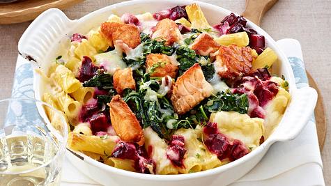 Ofen-Rigatoni mit Lachs & Rote Bete Rezept - Foto: House of Food / Bauer Food Experts KG