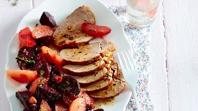 Ofen-Rote-Beten mit Grapefuit zu Schweinefilet Rezept - Foto: LECKER @ Bauer Media Group