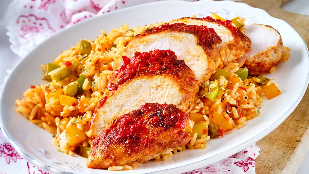 Ofenhähnchen mit Paprika-Reis Rezept - Foto: LECKER @ Bauer Media Group