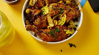 Ofenhuhn mit Salzzitronen Rezept - Foto: LECKER @ Bauer Media Group