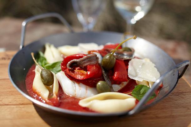 Ofenkabeljau mit gerösteten Paprika in Tomatensoße Rezept
