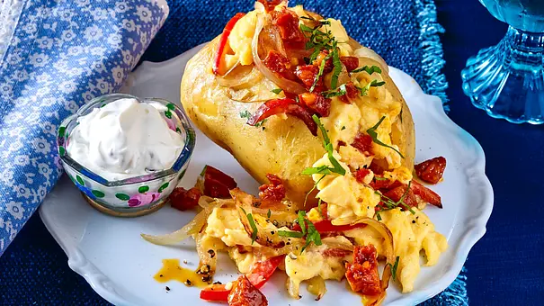 Ofenkartoffel Chorizo & Egg Rezept - Foto: LECKER @ Bauer Media Group Ofenkartoffel Chorizo & Egg Rezept - Foto: LECKER @ Bauer Media Group