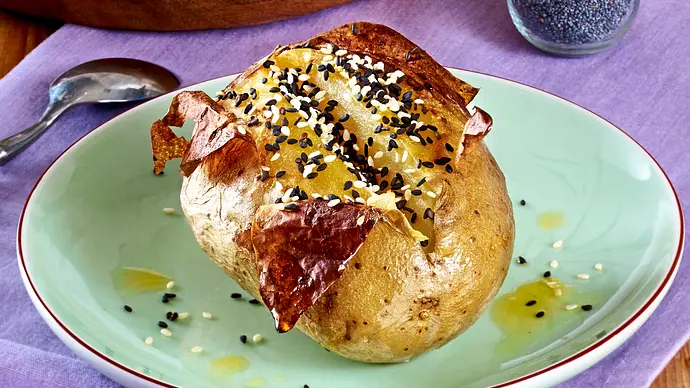 Ofenkartoffeln mit Mohn und Sesam Rezept - Foto: LECKER @ Bauer Media Group Ofenkartoffeln mit Mohn und Sesam Rezept - Foto: LECKER @ Bauer Media Group