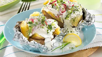 Ofenkartoffel mit Quarkdip Rezept - Foto: LECKER @ Bauer Media Group