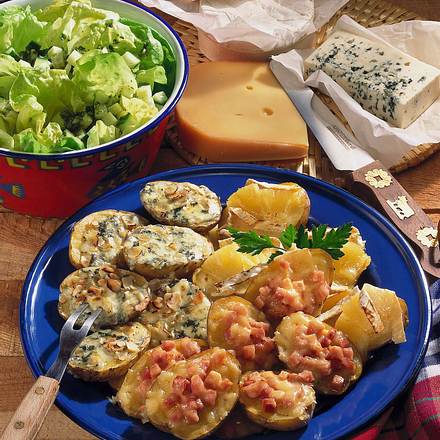 Ofenkartoffeln mit dreierlei Käse Rezept Ofenkartoffeln mit dreierlei Käse Rezept