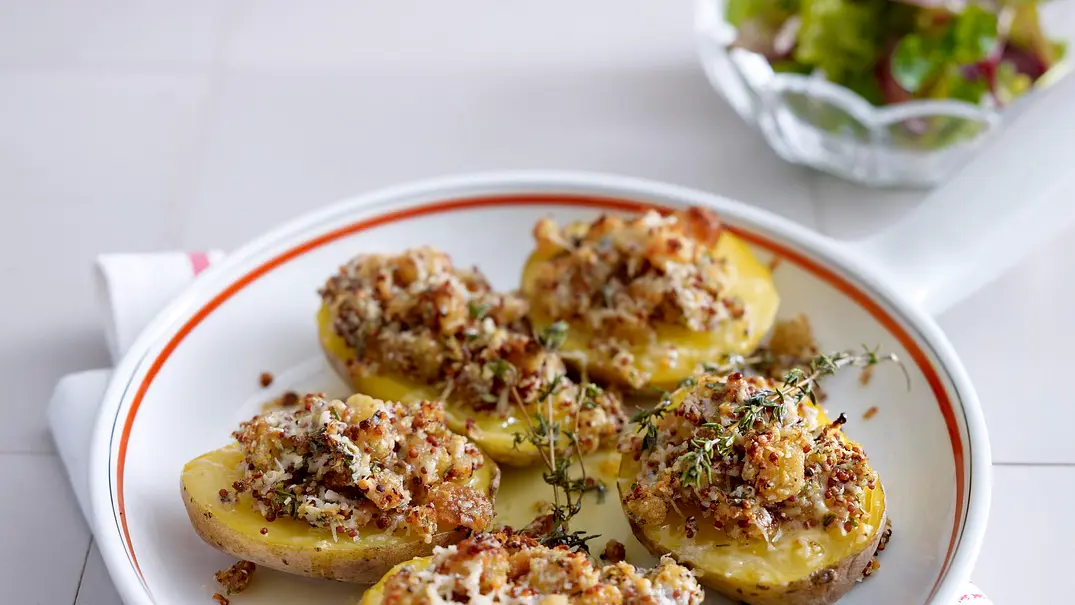 Ofenkartoffeln mit Parmesan-Senf-Kruste Rezept - Foto: LECKER @ Bauer Media Group Ofenkartoffeln mit Parmesan-Senf-Kruste Rezept - Foto: LECKER @ Bauer Media Group
