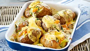Ofenkartoffeln mit Porree-Pilz-Rahm Rezept - Foto: LECKER @ Bauer Media Group Ofenkartoffeln mit Porree-Pilz-Rahm Rezept - Foto: LECKER @ Bauer Media Group
