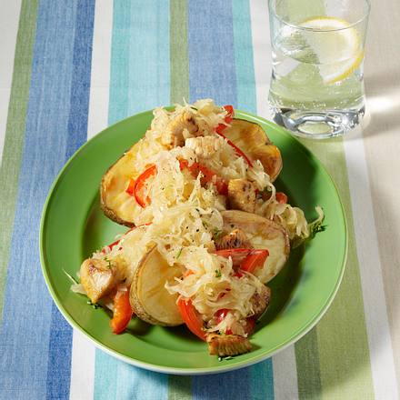 Ofenkartoffeln mit Puten-Sauerkraut-Ragout Rezept