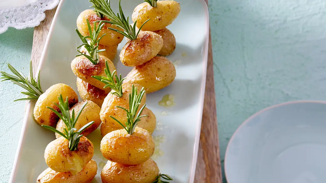 Ofenkartoffeln mit zweierlei Soßen Rezept - Foto: LECKER @ Bauer Media Group