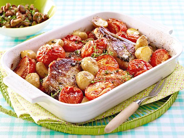 Ofenkoteletts mit Schmortomaten Rezept Ofenkoteletts mit Schmortomaten Rezept