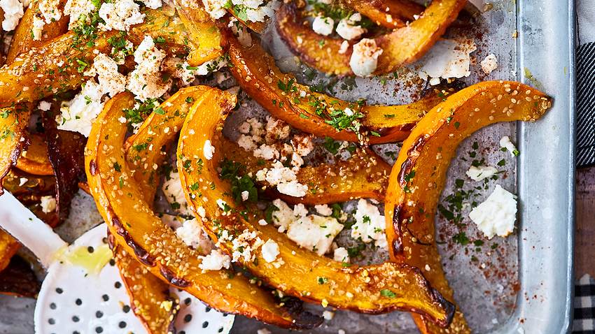 Kürbis-Rezept: Einfacher Ofenkürbis mit Feta - Foto: House of Food / Bauer Food Experts KG