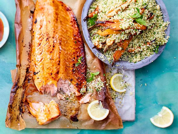 Ofenlachs auf warmem Bulgursalat Rezept Ofenlachs auf warmem Bulgursalat Rezept
