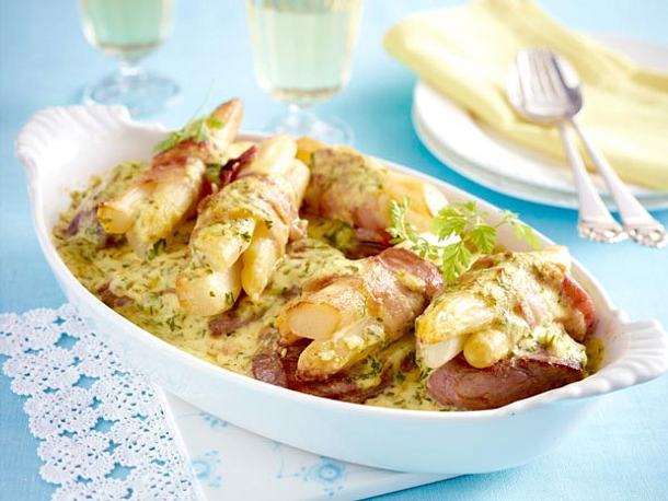 Ofenmedaillons mit Spargelpäckchen Rezept Ofenmedaillons mit Spargelpäckchen Rezept