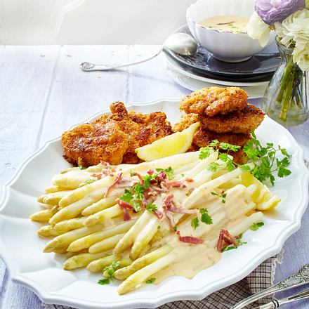 Ofenspargel mit Schwarzwälder-Schinken-Käse-Soße zu Schnitzeln Rezept Ofenspargel mit Schwarzwälder-Schinken-Käse-Soße zu Schnitzeln Rezept