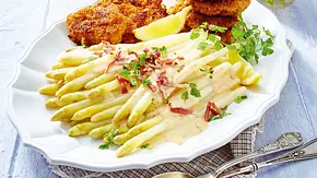 Ofenspargel mit Schwarzwälder Soße zu Schnitzelchen - Foto: LECKER @ Bauer Media Group