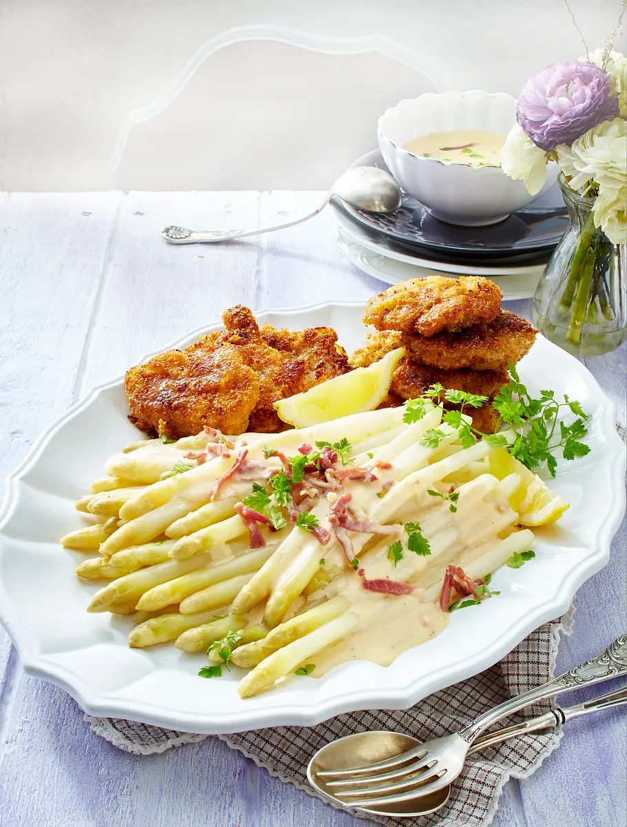 Ofenspargel mit Schwarzwälder-Schinken-Käse-Soße zu Schnitzeln Rezept Ofenspargel mit Schwarzwälder-Schinken-Käse-Soße zu Schnitzeln Rezept