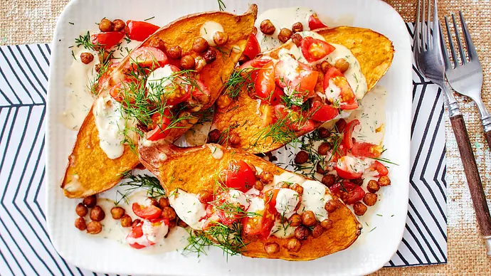 Ofensüßkartoffeln mit Sesam-Mandel-Soße Rezept - Foto: LECKER @ Bauer Media Group