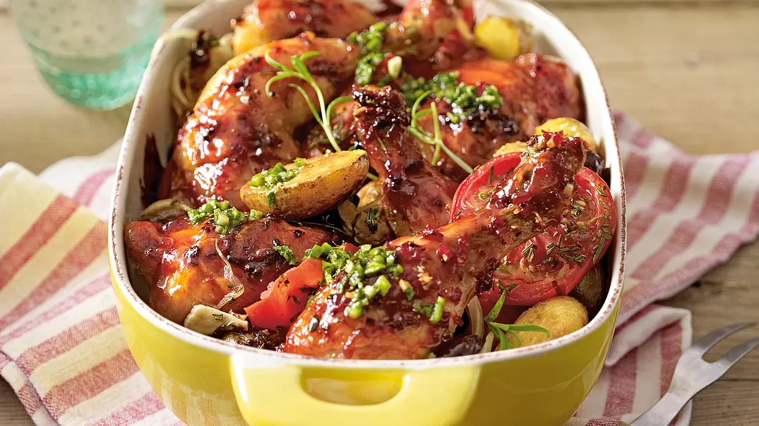 Ofentomaten mit Piri-Piri-Hähnchenkeulen Rezept - Foto: LECKER @ Bauer Media Group