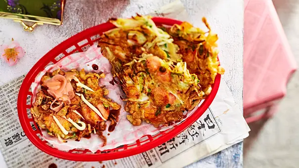 Okonomiyaki herzhafte Pfannkuchen Rezept - Foto: LECKER @ Bauer Media Group Okonomiyaki herzhafte Pfannkuchen Rezept - Foto: LECKER @ Bauer Media Group