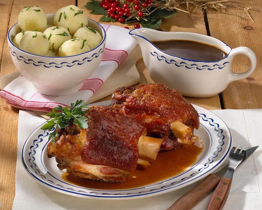 Oktoberfest: Schweinshaxe mit Knödeln Rezept Oktoberfest: Schweinshaxe mit Knödeln Rezept