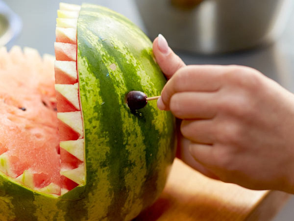 Melone schnitzen - Schritt 7: