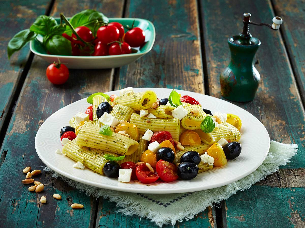 Oliven-Feta-Pasta mit Tomaten Rezept