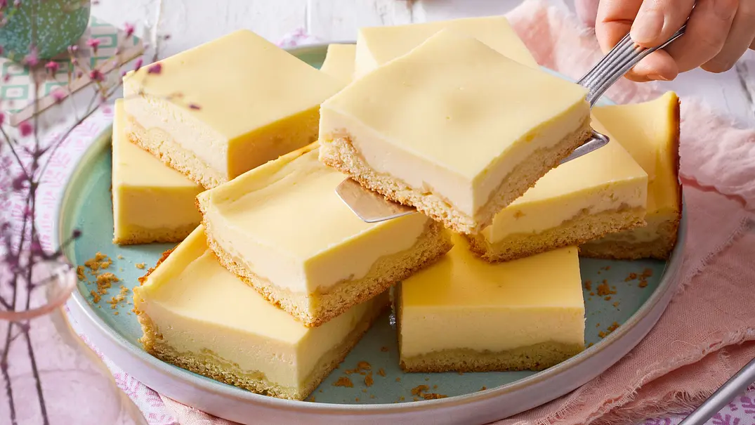 Omas Käsekuchen vom Blech Rezept - Foto: LECKER @ Bauer Media Group