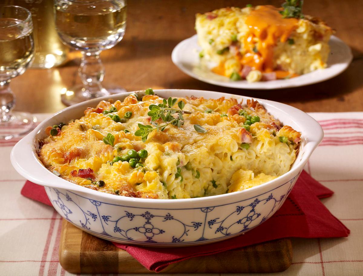 Omas Nudelauflauf mit Tomatensoße Rezept