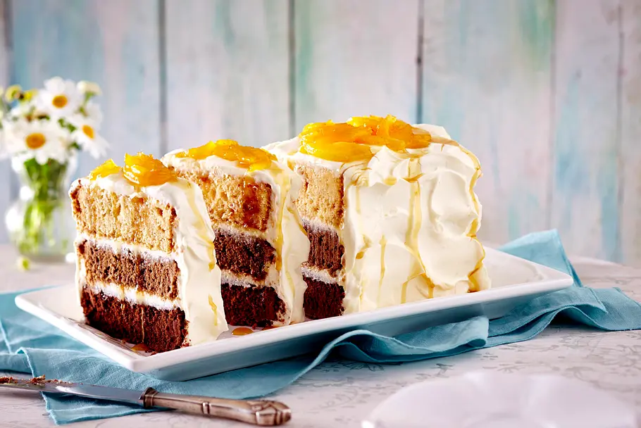 Ombre Karamell-Kuchen mit Ananas Rezept Ombre Karamell-Kuchen mit Ananas Rezept