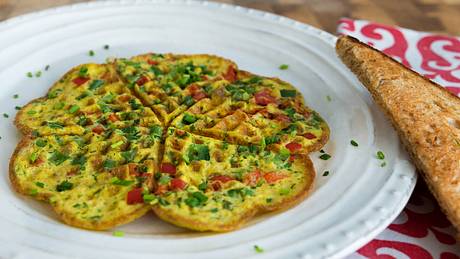 Omelett aus dem Waffeleisen - Foto: LECKER.de