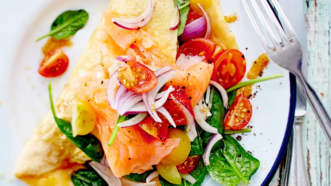 Omelett mit Gemüse-Lachs-Füllung Rezept - Foto: LECKER @ Bauer Media Group Omelett mit Gemüse-Lachs-Füllung Rezept - Foto: LECKER @ Bauer Media Group