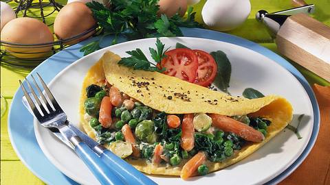 Omelett mit Gemüsefüllung Rezept - Foto: House of Food / Bauer Food Experts KG
