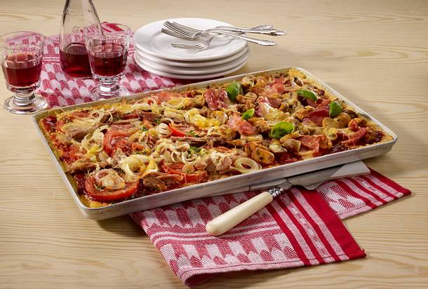 Omelett-Pizza mit zweierlei Belägen Rezept Omelett-Pizza mit zweierlei Belägen Rezept