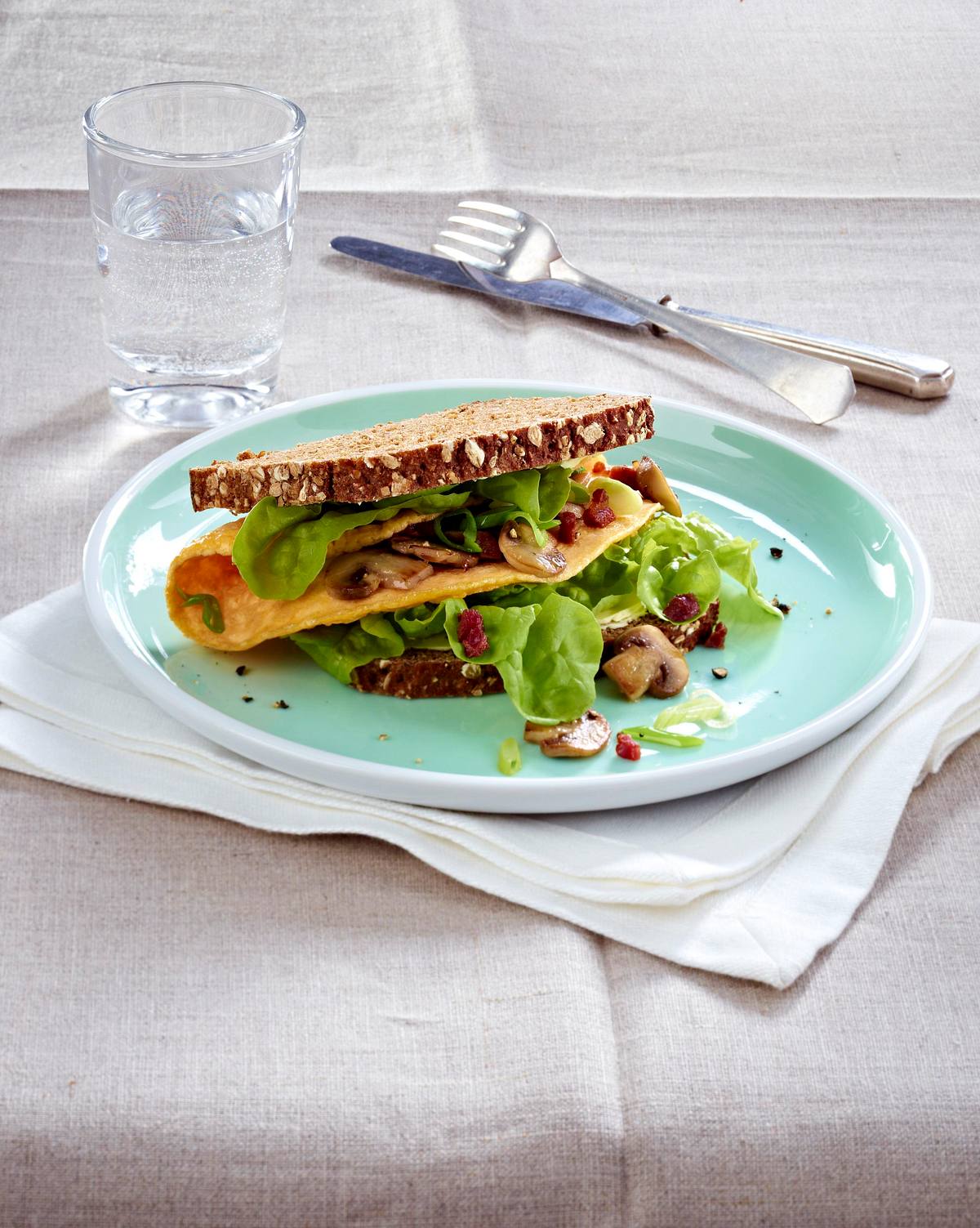 Omelett-Sandwich mit Pilzen Rezept