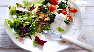 Omelett zu Salat Rezept - Foto: LECKER @ Bauer Media Group