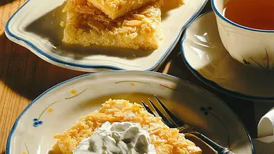 Omis Frühstückskuchen Rezept - Foto: LECKER @ Bauer Media Group