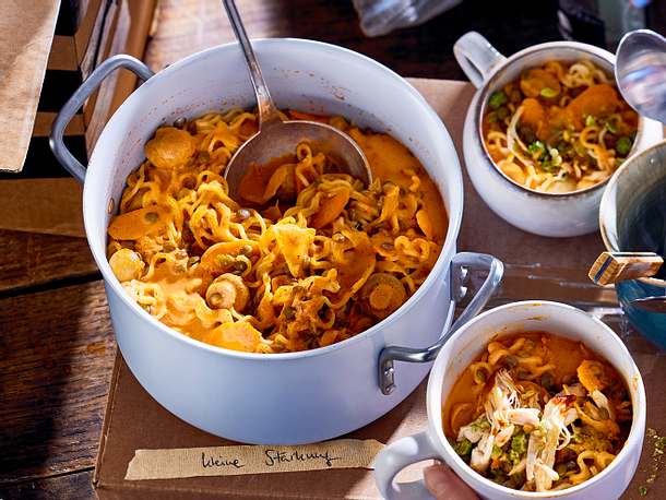 One-Pot-Curry mit Grillhähnchen Rezept | LECKER