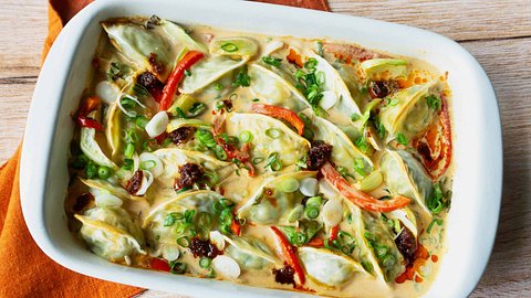 One-Pot-Gyoza mit crispy Chili-Öl - Foto: Manuela Trinh / Lecker.de