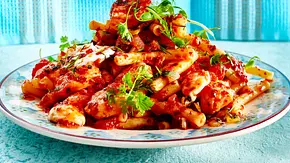 One-Pot-Makkaroni mit Tomaten-Mozzarella-Creme Rezept - Foto: LECKER @ Bauer Media Group