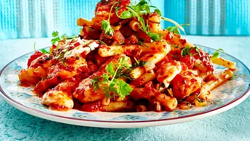 One-Pot-Makkaroni mit Tomaten-Mozzarella-Creme Rezept - Foto: LECKER @ Bauer Media Group One-Pot-Makkaroni mit Tomaten-Mozzarella-Creme Rezept - Foto: LECKER @ Bauer Media Group